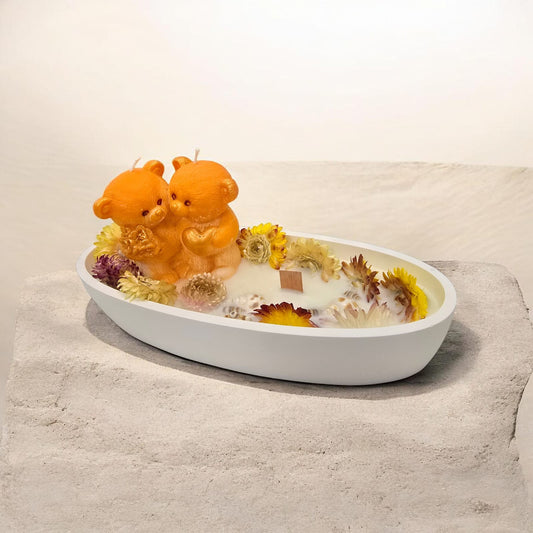 Teddy bear spa soy wax candle in Jesmonite boat with dried flowers — Sweety Botanica UAE
